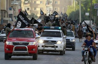 Estado Islámico prohíbe escuchar música y los pantalones ajustados en la ciudad de Raqqa